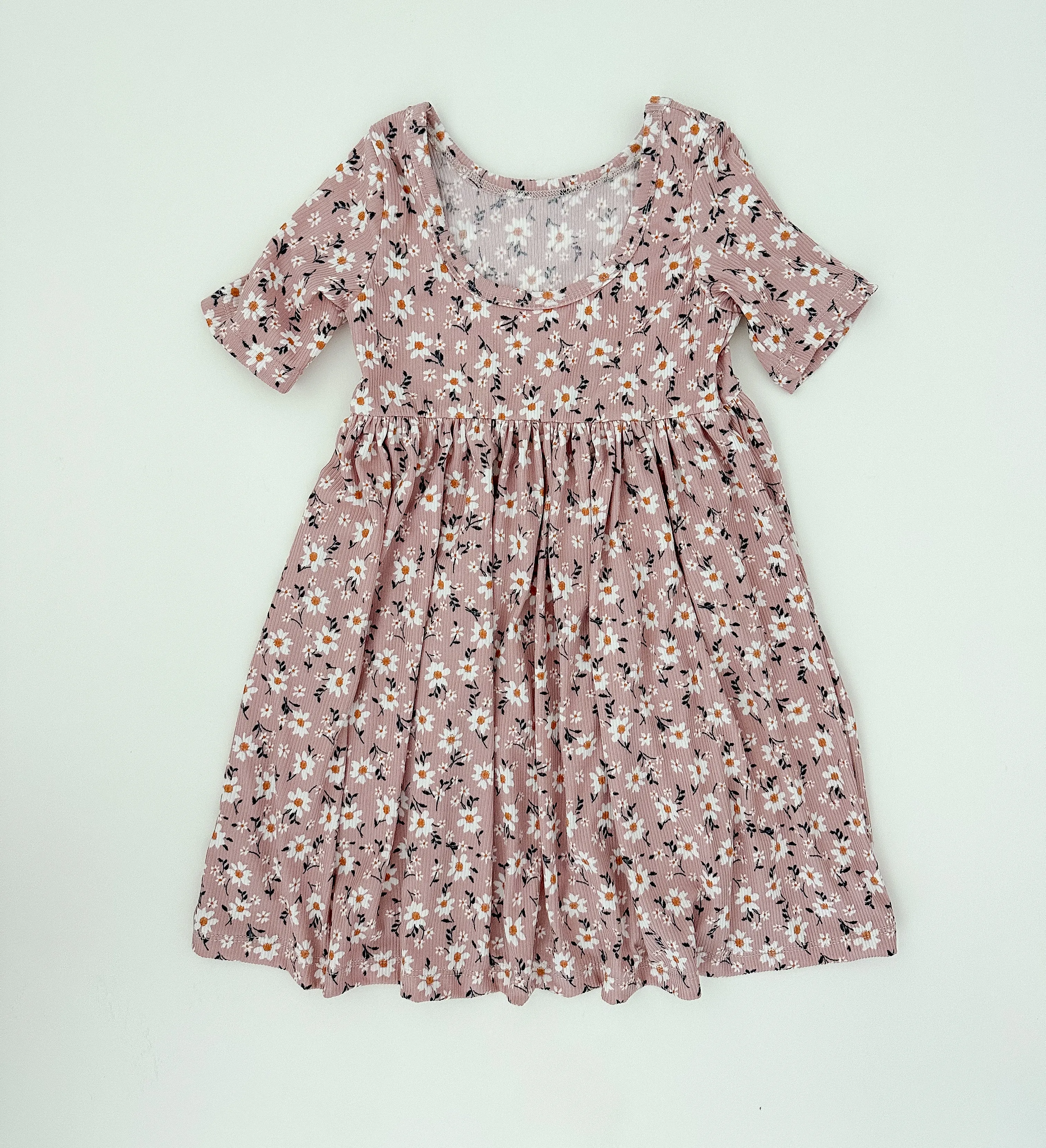 Addie Short-Sleeved Dress: Mauve Daisies
