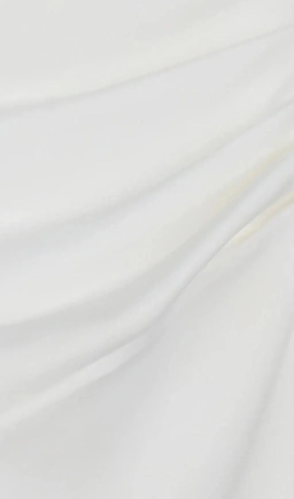 Céphise – Flowing design – White asymmetrical skirt