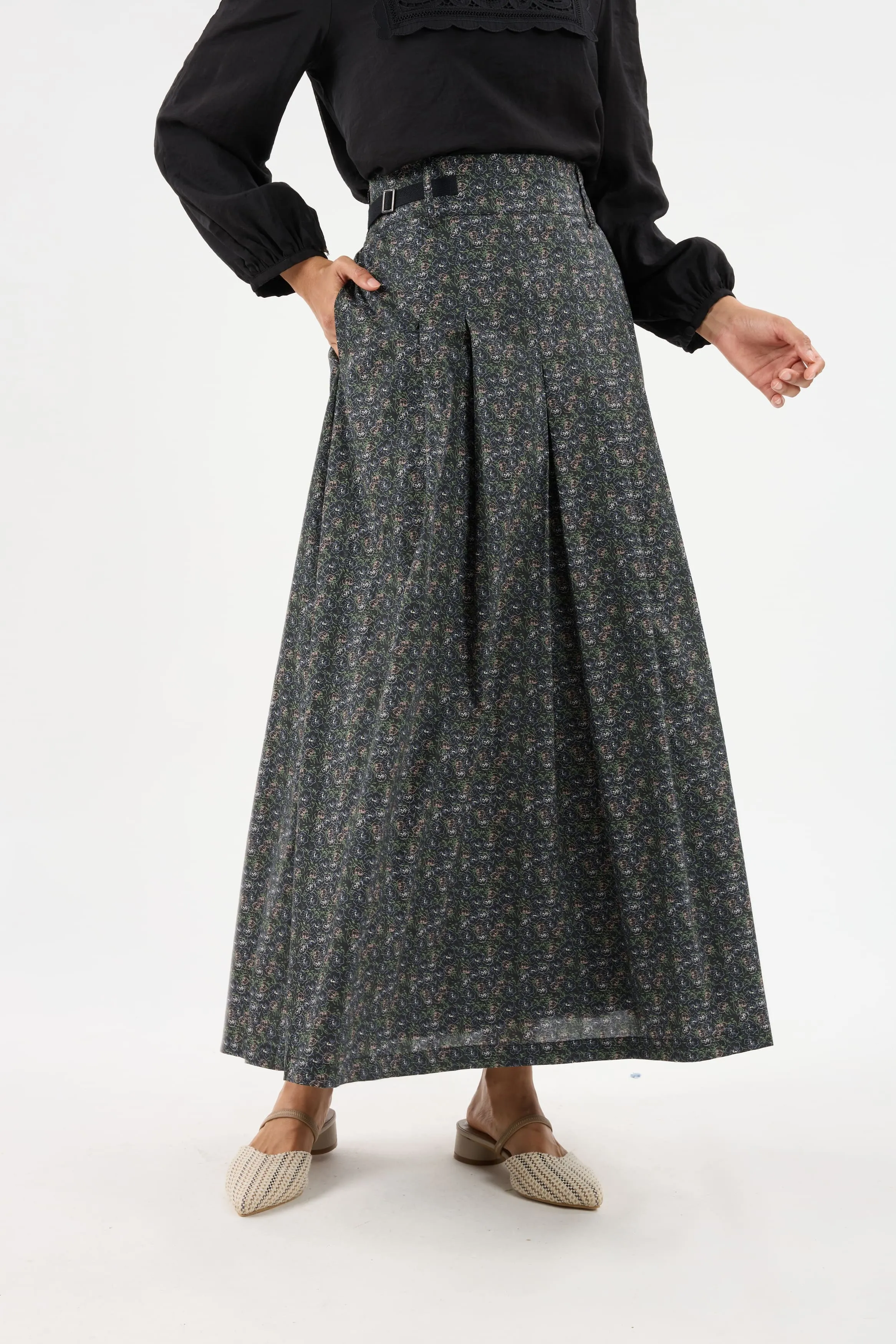 Mekar Black Pleated Skirt