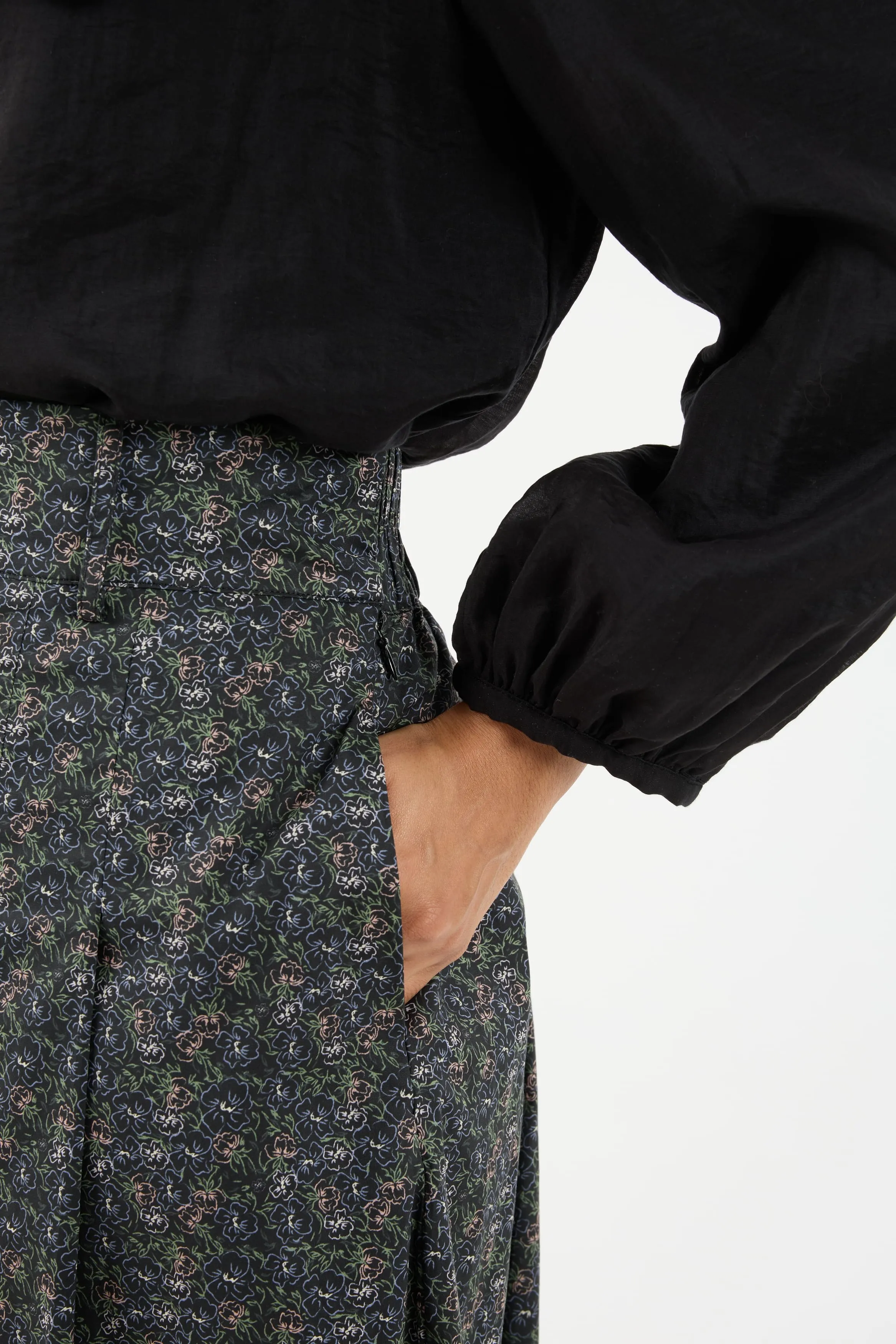 Mekar Black Pleated Skirt