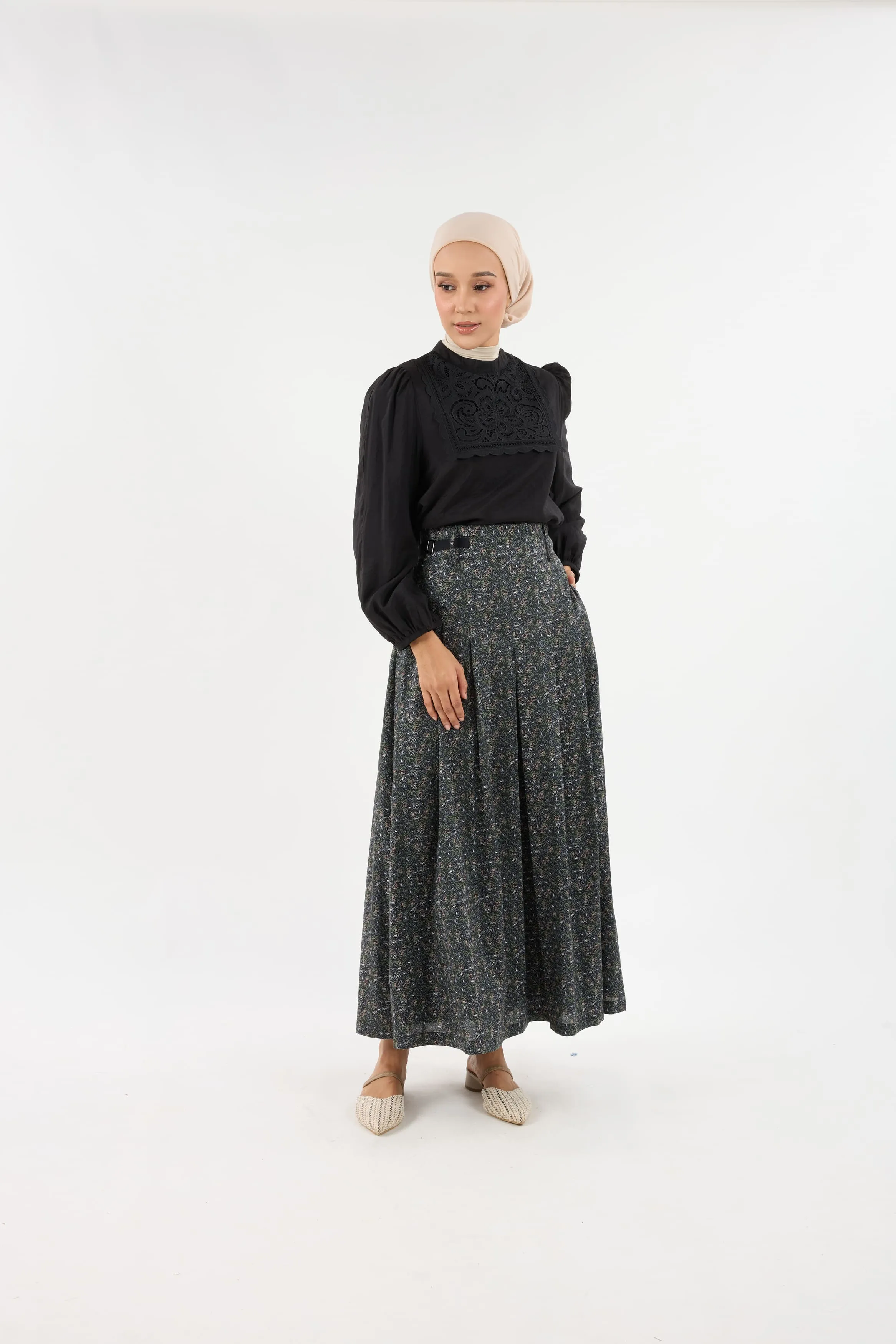 Mekar Black Pleated Skirt