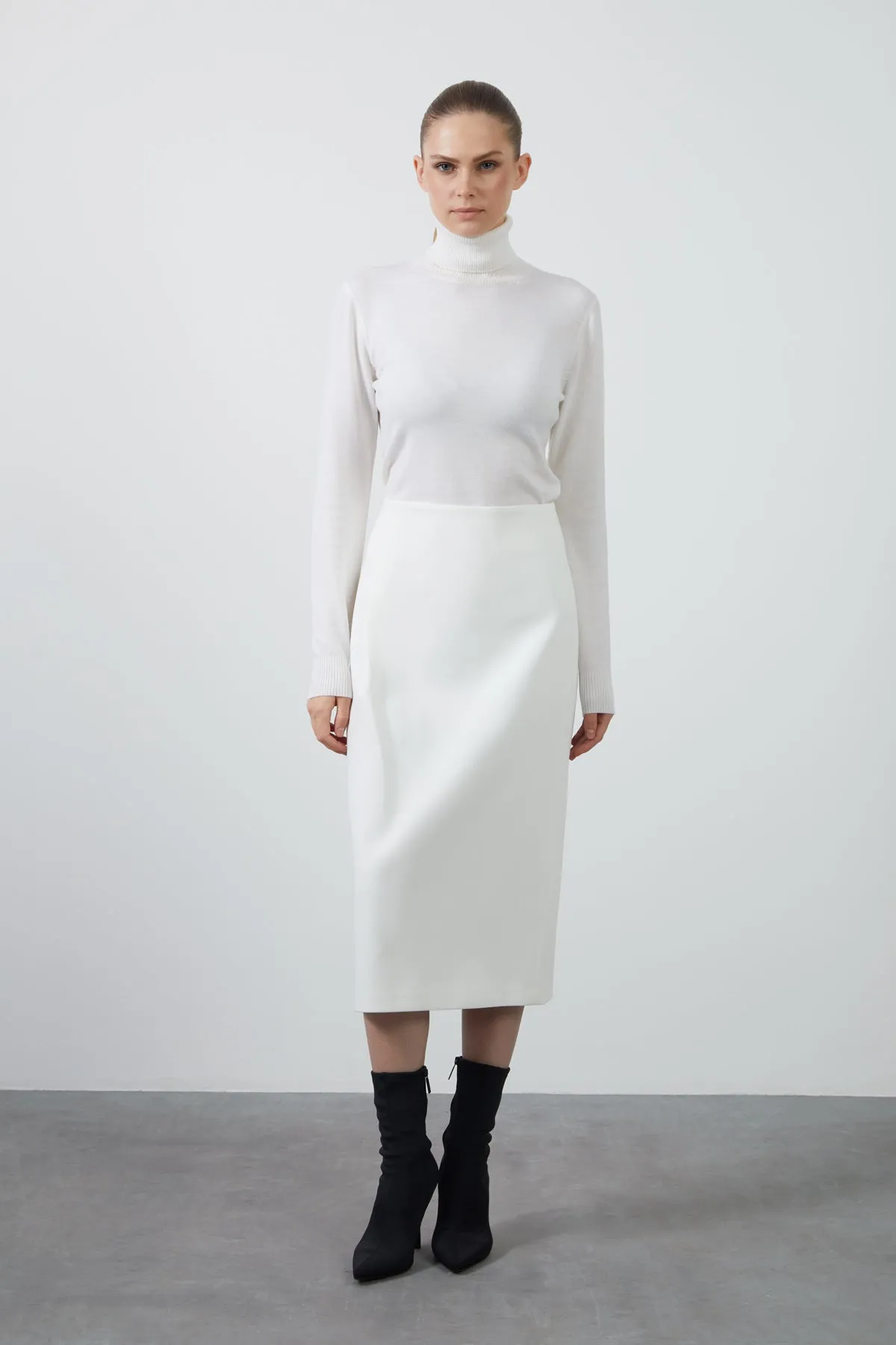 Midi Straight Form Ecru Skirt