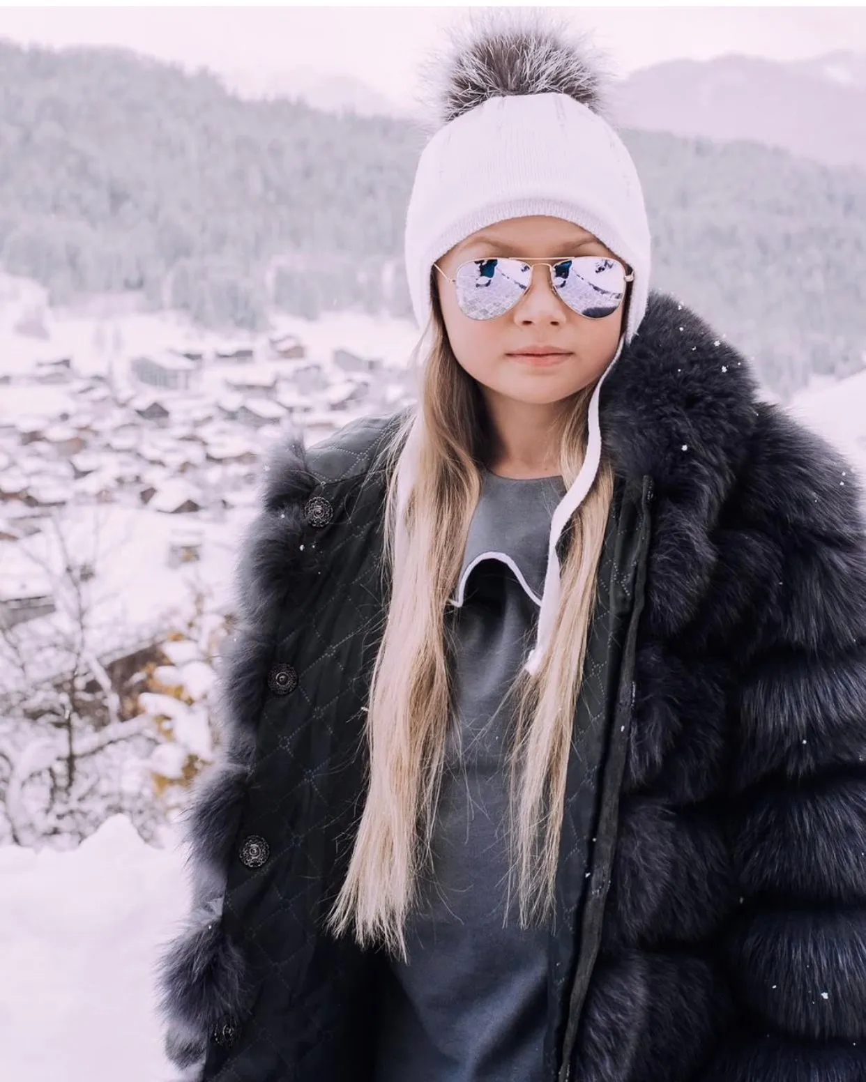 PRE ORDER(delivery in 3/4 weeks)Mi LOVES SIGNATURE ELITE COLLECTION !!SUPER LUXURIOUS LONG FOX FUR COAT .