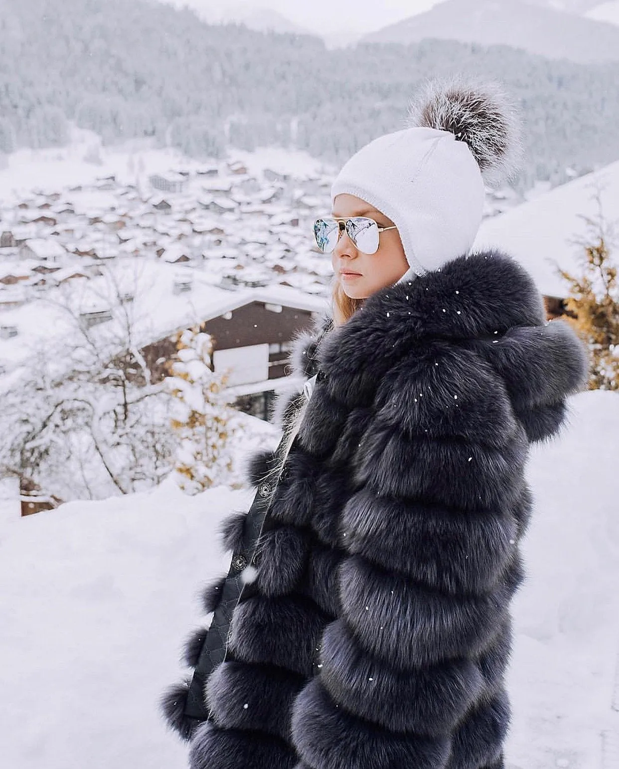 PRE ORDER(delivery in 3/4 weeks)Mi LOVES SIGNATURE ELITE COLLECTION !!SUPER LUXURIOUS LONG FOX FUR COAT .